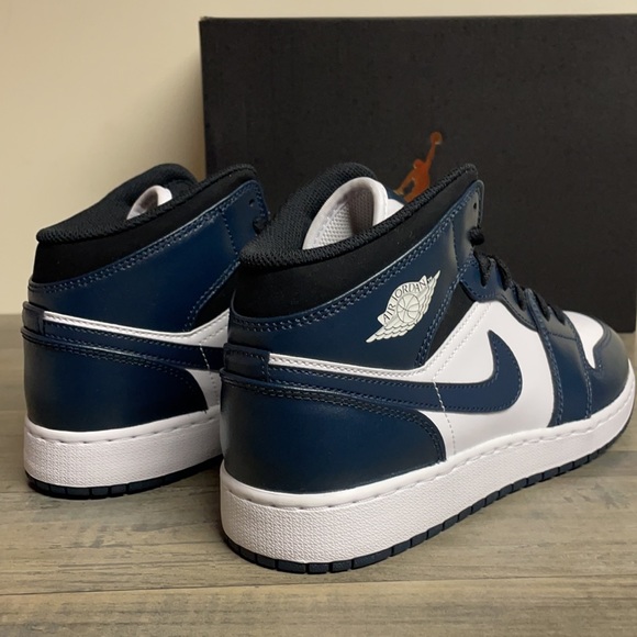 Air Jordan 1 mid GS size 7Y/Women’s size 8.5 White/Navy/Black new with box - Picture 3 of 12